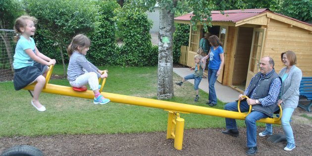 Seit 50 Jahren ist der Kindergarten Pater-Alfred-Delp ein Ort, an dem sich Kinder, aber auch deren Eltern und wie im vergangenen Jahr beim Großelterntag auch die Omas und Opas wohlfühlen – das Jubiläum wird am 25. Juni gefeiert. Archivfoto: Benjamin Kloos
