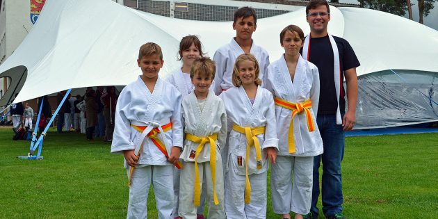 Die erfolgreichen Judoka von Samurai Bürstadt: Deni Uzarevi´c,  Germaine Bufford, Pascal Fleuti, Felix Hofer, Sarah Lottas, Fabian  Burkhardt und Trainer Sebastian Eberle. Foto: oh