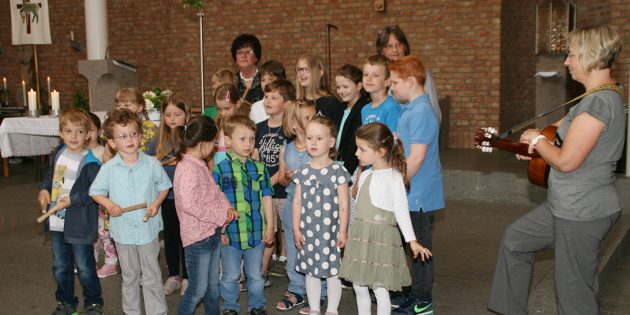 Der evangelische Kindergarten hatte ein kleines Musikprogramm einstudiert und ergänzte den ökumenischen Gottesdienst mit schönen Liedbeiträgen. Foto: Eva Wiegand