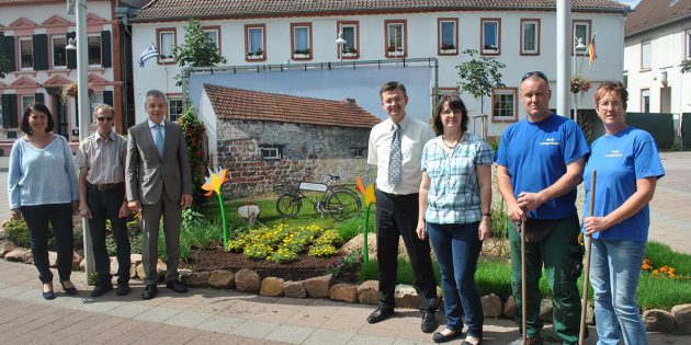 Es grünt so grün in Lampertheim… Auf dem Europaplatz erfreut derzeit ein temporärer Garten die Augen der Betrachter. Foto: Benjamin Kloos