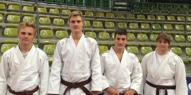 Die Bürstädter Judoka beim Internationalen Glaspalastturnier von Sindelfingen von rechts nach links: Sabrina Meißner (1. Platz), Stavros Papadamakis und Nick Mattern (2. Platz), ganz links der befreundete E-Kader Athlet Tim Kaltschmidt. Foto: oh