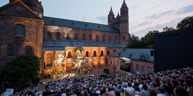 Wundervolle und einzigartige Kulisse, hochkarätige Schauspieler und ein spannendes Stück: Die Nibelungen-Festspiele versprechen auch 2016 wieder Theater vom Feinsten. Foto: Bernhard Bertram