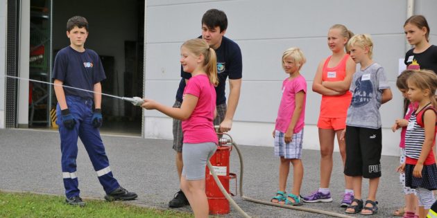 Vom Armverbinden bis zur Wasserrutsche