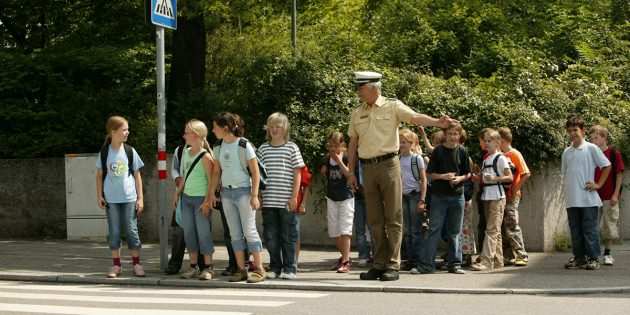Am Montag beginnt die Schule – gerade zum Schulstart gilt es für alle Verkehrsteilnehmer, besonders vorsichtig zu sein. Foto: Polizeiliche Kriminalprävention der Länder und des Bundes
