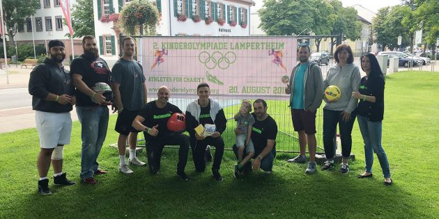 Freut sich auf den Start der 2. Kinderolympiade: Das Team von Athletes for Charity um Marco Steffan (4.v.l.) und Michelle Okumus (r.) sowie die zahlreichen Vereine und Institutionen, die zum Gelingen beitragen werden. Foto: oh