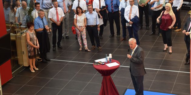 Auch der diesjährige Bergsträsser Business-Tag, der im Behördenzentrum Heppenheim stattfand, war ein voller Erfolg. Zu Beginn der Veranstaltung referierte Dr. Holger Zinke, Gründer der BRAIN AG in Zwingenberg, Koryphäe in der Biotechnologie und Botschafter der Bergstraße. Foto: WFB