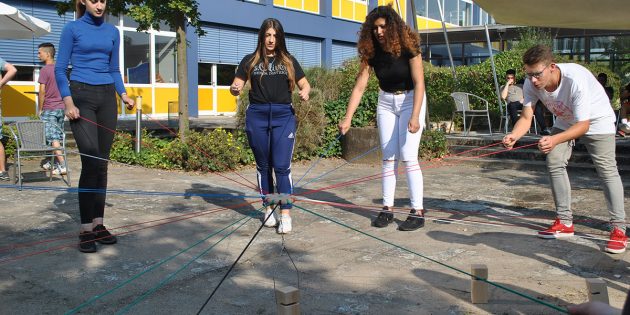 Nicht nur der Fröbelkran erwies sich als ideales Spiel, um den Teamgeist der ESS-Schüler zu fördern. Foto: Benjamin Kloos