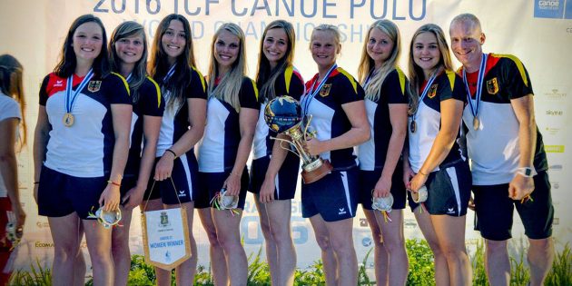 Riesiger Jubel bei den Weltmeisterinnen: Annika Adler und Emily Bildat holen erneut WM-Gold mit der U21-Nationalmannschaft. Foto: oh