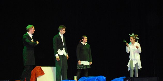 Drei Pinugine, eine Taube und die Arche Noah: Die Besucher des Theaterstückes „An der Arche um acht“ erwartet eine unterhaltsame biblische Reise, die zum Lachen, aber auch zum Nachdenken anregt. Foto: oh