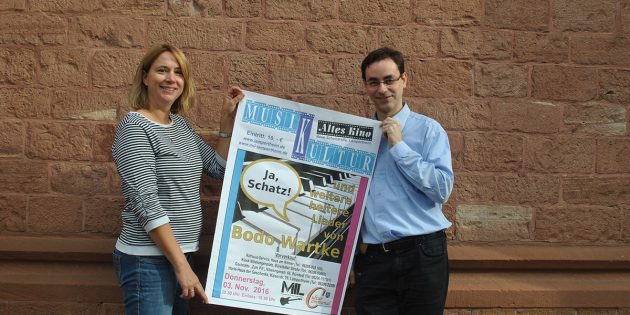 Die Lieder von Bodo Warte stehen am 3. November bei Musikkultur Extra im Mittelpunkt. Auf einen Abend mit virtuellen Wortspielen freuen sich Gabi Wesp und Projektleiter Hans-Peter Stoll. Foto: Benjamin Kloos
