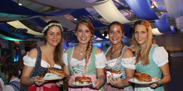 Bayrische Gemütlichkeit in der TSG Halle: Vom 21. bis 23. Oktober heißt es beim zweiten Oktoberfest in Bürstadt wieder „O'zapft is”. Archivfoto: Eva Wiegand