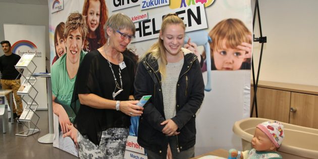 Um soziale Berufe ging es am Stand der Elisabeth-Selbert-Schule. Foto: Hannelore Nowacki