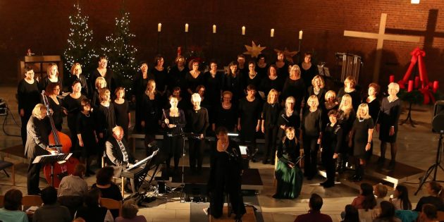 In der beginnenden umtriebigen Vorweihnachtszeit bot das Adventskonzert des Chorisma Frauenchors mit dem Titel „Oh, du stille Zeit“ Raum für ebenso besinnliche wie vergnügliche Stunden. Foto: Hannelore Nowacki