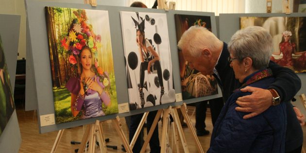 Der Fotoclub zeigte am Wochenende die Vielseitigkeit der Fotografie und beeindruckte damit seine Besucher im Vereinsheim des MGV Harmonie. Foto: Eva Wiegand