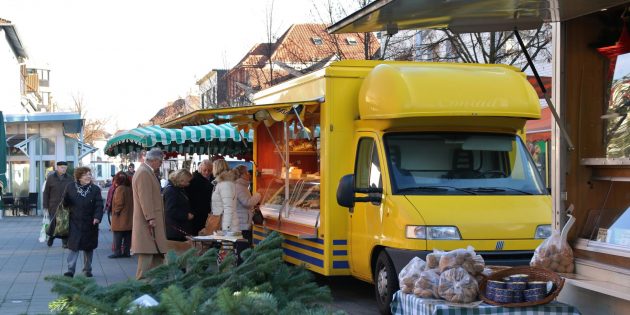 Einkaufen auf dem Lampertheimer Wochenmarkt ist gemütlich, man spricht miteinander und hat schnell alles beisammen. Der Wochenmarkt auf dem Schillerplatz ist auch in den nächsten Wochen an allen Dienstagen und Samstagen geöffnet.