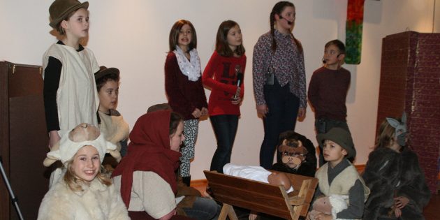 Mit einem sehr schönen Krippenspiel erfreuten die Kinder des Kinderkirchenmorgen in diesem Jahr wieder die Bewohner des Alten- und Pflegeheim St. Elisabeth. Das Krippenspiel ist an Heilig Abend in der Evangelischen Kirche zu sehen. Foto: Eva Wiegand