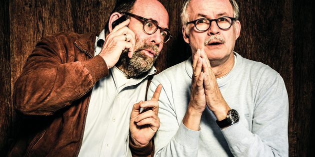 Präsentieren gleich zweimal ihr Programm „Seichtgeheimnisse“: Clajo Herrmann und Hans-Joachim Greifenstein alias das Erste Allgemeines Babenhäuser Pfarrerkabarett. Foto: oh