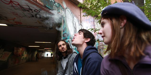 Unterschätze Gefahr: „Legal Highs“ haben im Dezember bei mehreren hessischen Schülern im Alter zwischen 14 und 16 Jahren zu Krankenhausaufenthalten geführt. Ursache war eine mit „Legal Highs“ befüllte E-Zigarette. Foto: www.polizei-beratung.de