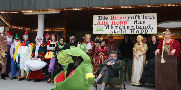 Bürstadt als Hochburg des närrischen Humors hat einen märchenhaften Rathaussturm bekommen, der sich sehen lassen konnte. Foto: Hannelore Nowacki