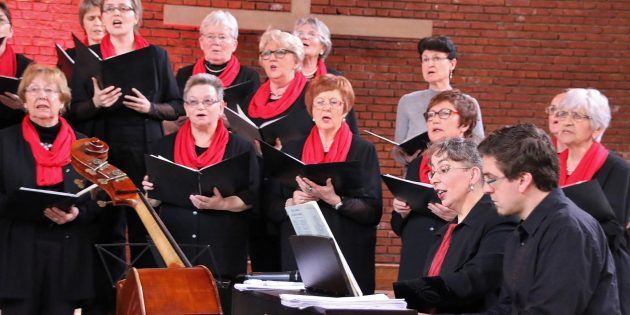 Das Publikum spendete reichlich Beifall, wie hier begeistert für den Gemischten Chor des MGV 1840. Foto: Hannelore Nowacki