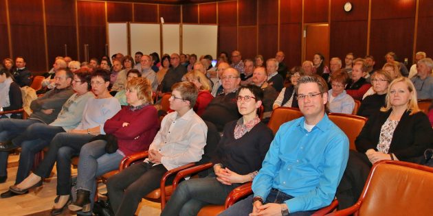 Bibliser Bürger aller Altersgruppen waren bei der öffentlichen Informationsveranstaltung zum geplanten Stadtumbau, der durch das Förderprogramm des Landes Hessen unterstützt werden soll. Foto: Hannelore Nowacki