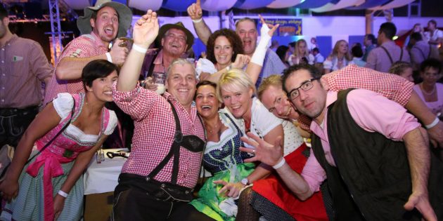 Bayrische Gemütlichkeit in der TSG Halle: Vom 3. bis 4. November heißt es beim dritten Oktoberfest in Bürstadt wieder „O'zapft is”. Archivfoto: Hannelore Nowacki