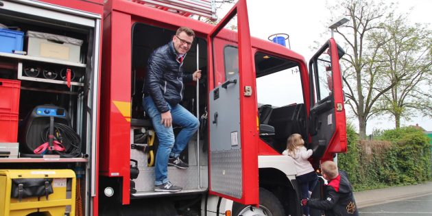 Der Tag der offenen Tür bei der Feuerwehr Lampertheim am 1. Mai ist immer beliebt – bei jedem Wetter. Archivfoto: Hannelore Nowacki