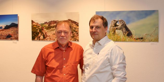 Helmut Deckenbach (links) und Thomas Bergbold fotografierten in den Alpen herrliche Panoramen und die possierlichen Murmeltiere. Foto: Hannelore Nowacki