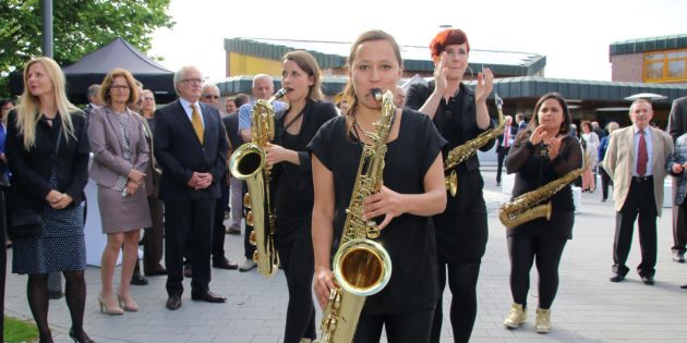 Nach der sonnigen Einstimmung mit Musik vor dem Rathaus kam der Festakt zur 1250-Jahrfeier im großen Saal des Bürgerhauses. Foto: Hannelore Nowacki