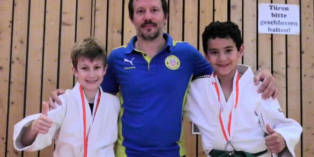 Hessenmeister U13 Florian Ruckteschler,Trainer Klemens Timm und Vize-Hessenmeister U13 Rayan Idrissi. Foto: oh