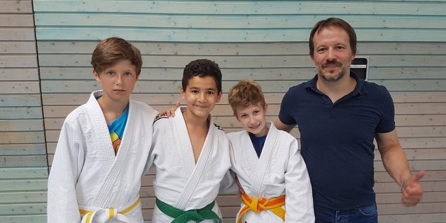 Anton Krahn, Rayan Idrissi und Florian Ruckteschler sicherten sich alle drei vordere Podestplätze in ihrer jeweiligen Alters- und Gewichtsgruppe beim Darmstädter Heiner-Cup. Sehr zur Freude von Trainer und Judo-Urgestein Klemens Timm vom 1. Judo-Club Bürstadt. Foto: oh