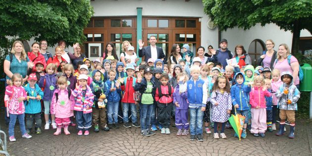 Der Hauptpreis des Malwettbewerbs der Kaiser Passage Worms war ein Besuch im Heidelberger Zoo für alle Kinder der Kindertagesstätte Rosenstock. Foto: Eva Wiegand