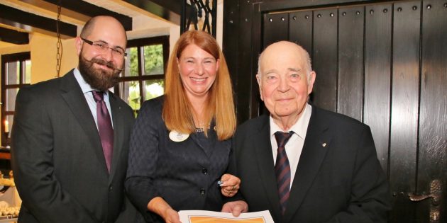 Förderer vieler sozialer Projekte mit Certificate of Appreciation ausgezeichnet