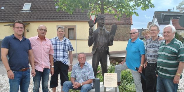 Humorvoll an lautes Geläut des „Ausschellers” erinnern