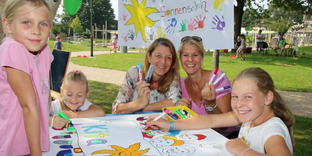 Die kreative, sichere Farbführung mit ruhiger Hand war beim Ausmalen der Bilder für die Kita Sonnenschein gefragt. Foto: Hannelore Nowack