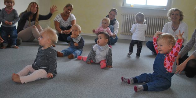 Mit großer Freude machen schon die Jüngsten beim Angebot der musikalischen Früherziehung der Musikschule Lampertheim mit. Foto: Benjamin Kloos
