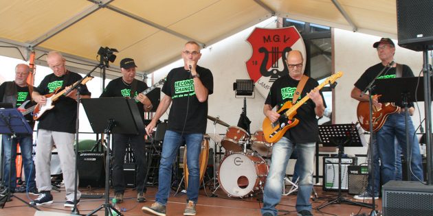 Die Gruppe "Second Chance" versorgte das Publikum am Samstagabend mit handgemachter Rockmusik. Foto: Eva Wiegand