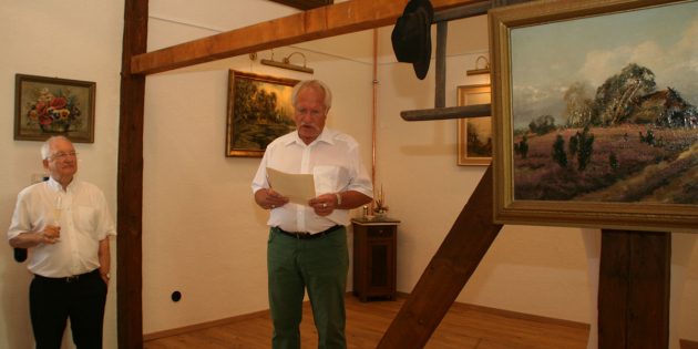Helmut Hummel und Dr. Helmut Kaupe begrüßten bei der offiziellen Eröffnung der Scheier-Galerie zahlreiche Gäste. Foto: Eva Wiegand 
