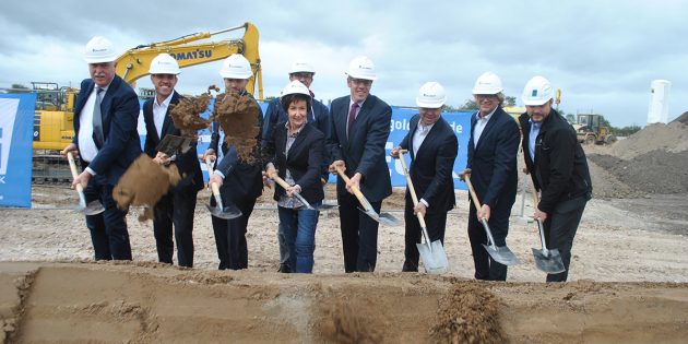Mit dem symbolischen Spatenstich wurde der offizielle Startschuss für den Bau des neuen Rossmann-Logistikzentrums in Bürstadt gegeben. Foto: Benjamin Kloos