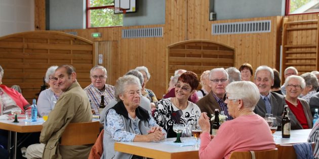 Oktoberfeststimmung in der Nordheimer Kultur- und Sporthalle kam schon vor dem bayerischem Büffet auf. Foto: Hannelore Nowacki