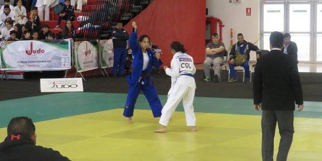 Anja Schneider (blauer Judogi) verliert nach dominantem Kampf unglücklich gegen die Kolumbianerin – der Einzug in den Kampf um Platz 3 war drin. Foto: oh
