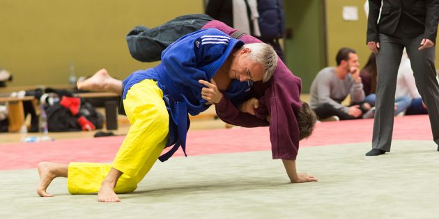 1. JCB-Mann Mirco Schwarzwälder gewann in der Gewichtsklasse unter 66 Kilogramm alle seine fünf Kämpfe überzeugend – hier mit schönem Morote-Seoi-Nage. Foto: Stephan Müller