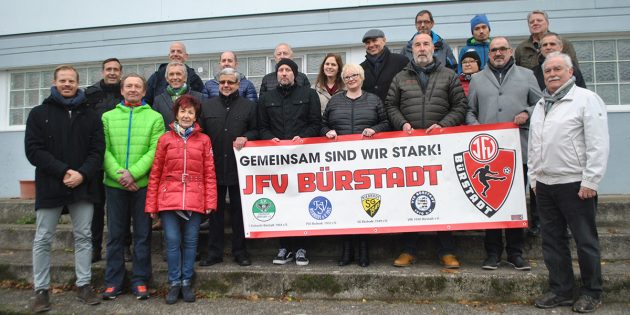 Ziehen bei der Realisierung des Sport- und Bildungscampus gemeinsam an einem Strang: Die Vertreter der Stadt, der Vereine, der Dietmar Hopp Stiftung und des JFV. Foto: Benjamin Kloos
