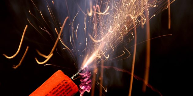 Die Polizei gibt Hinweise zum richtigen Gebrauch von Feuerwerkskörpern – Fahrlässigkeit vermeiden! Foto: Archivbild Zoll
