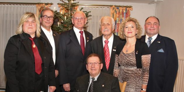MGV 1840 ehrte bei der Weihnachtsfeier vier langjährige Mitglieder
