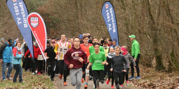140 Teilnehmer gingen beim diesjährigen Silvesterlauf im Bürstädter Wald an den Start. Foto: Eva Wiegand