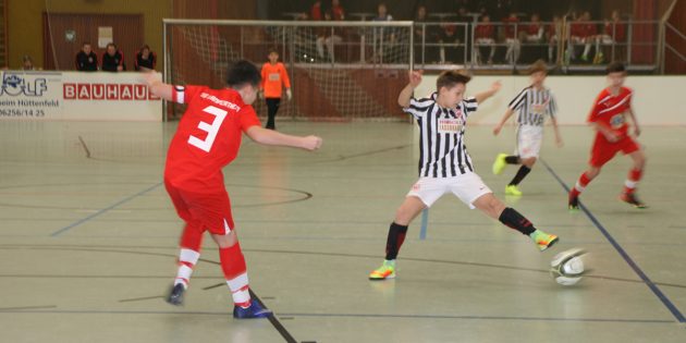 Auch die Spieler des TV Lampertheim treten wieder an – so wie im vergangenen Jahr gegen Eintracht Frankfurt. Archivfoto: Eva Wiegand