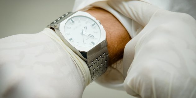 Ist es wirklich schon so spät? Für viele Beschäftigte sind ungewöhnliche Arbeitszeiten keine Ausnahme. Mit Blick auf die GroKo-Verhandlungen in Berlin warnt die NGG jedoch vor einer Aufweichung des Arbeitszeitgesetzes. Foto: NGG