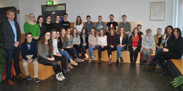 Am Dienstag wurden die Lernagenten des LGL, die in Kürze ihr Abitur machen, offiziell verabschiedet. Foto: Benjamin Kloos