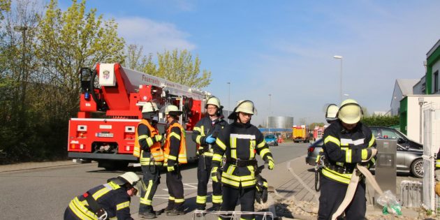 Über hunderte von Metern wurden bei der Großübung die Schläuche verlegt. Foto: Hannelore Nowacki